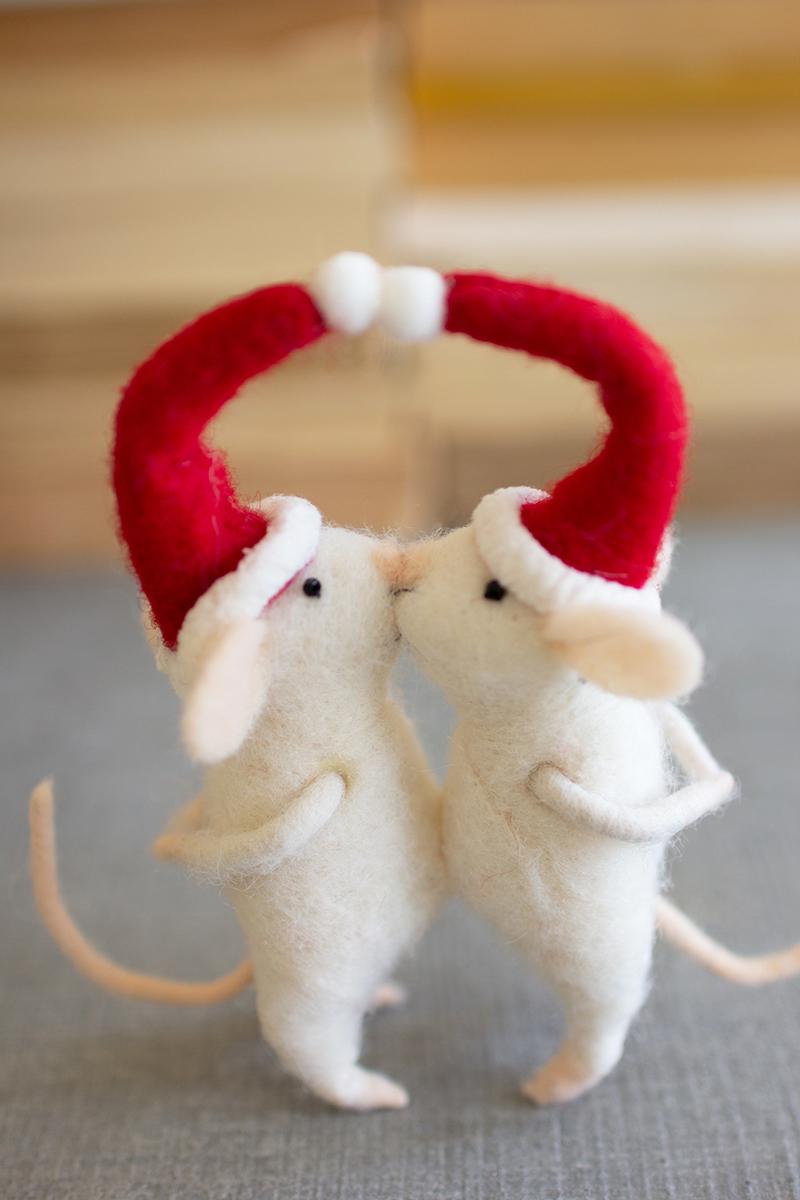 kissing felt christmas mice