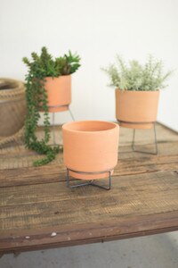NATURAL CLAY PLANTERS WIRE BASE